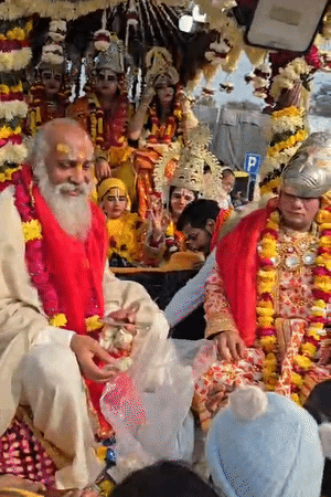 सुदामा कुटी से सुबह में भगवान की झांकी निकाली गई। इसमें संत-महंत शामिल हुए।