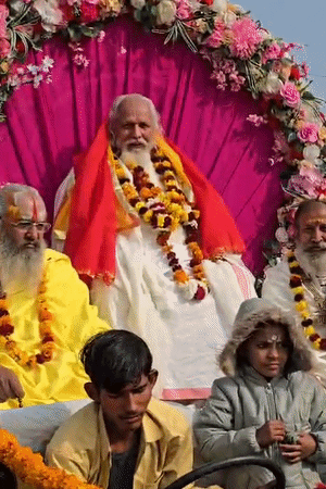 शोभायात्रा दोपहर 3 बजे वापस सुदामा कुटी आश्रम आकर खत्म हुई।