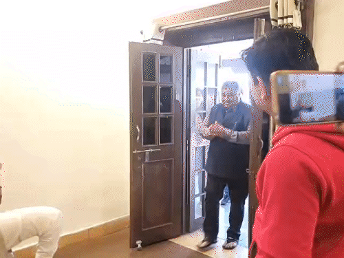 बिलासपुर के छत्तीसगढ़ भवन में पूर्व डिप्टी सीएम टीएस सिंहदेव से मिलने पर्यटन मंत्री राजेश अग्रवाल पहुंचे।