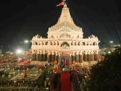 पीएम मोदी हमीरजी सर्कल से पैदल चलकर सोमनाथ मंदिर पहुंचे थे।