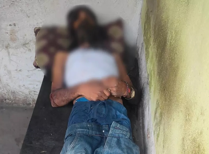 Dead body found outside a dhaba in Raipur | रायपुर में ढाबे के बाहर मिली लाश: युवक की हत्या होने का उड़ा हल्ला, पुलिस की जांच में इंटरनल ब्लीडिंग मौत का कारण - Raipur News 2 ड्राइवर का शव थाने के बाहर लहू लुहान हालत में मिला।