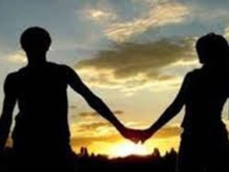 एक साल से अधिक समय से युवक के संपर्क में लड़की थी।