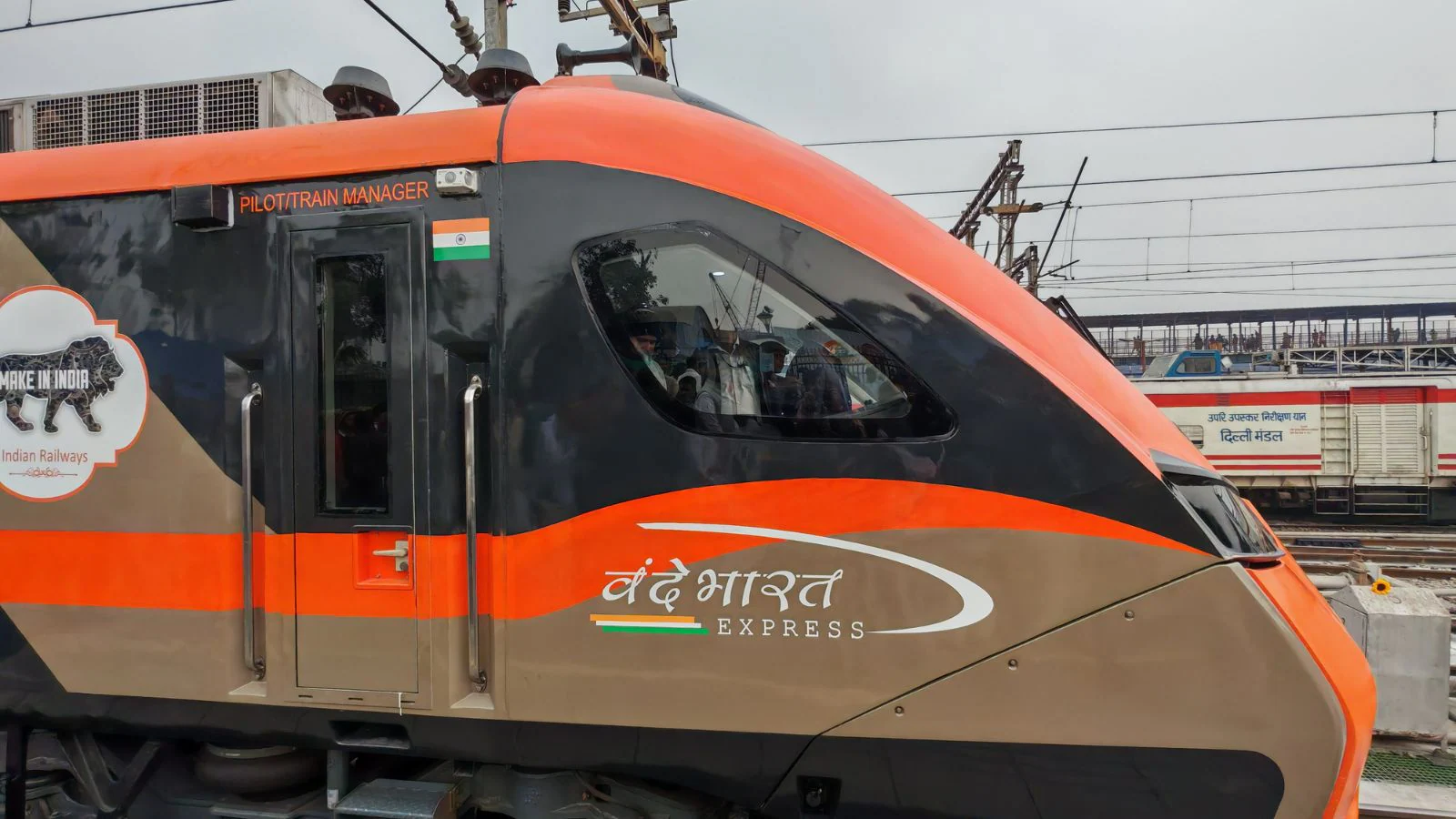 पीएम मोदी पश्चिम बंगाल के मालदा टाउन में देश की पहली वंदे भारत स्लीपर ट्रेन का उद्घाटन करेंगे।