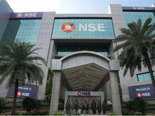 NSE भारत का प्रमुख स्टॉक एक्सचेंज है, जो मुंबई में स्थित है। यह 1992 में स्थापित हुआ था।
