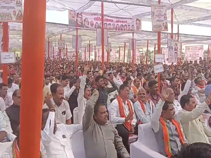 Municipal building to be built in Pandaria | पंडरिया में बनेगा नगर पालिका भवन: डिप्टी CM ने 19 करोड़ के निर्माण कार्यों का लोकार्पण-भूमिपूजन किया; कई विकास कार्य होंगे - kabirdham News 1 कार्यक्रम में बड़ी संख्या में ग्रामीण शामिल हुए।