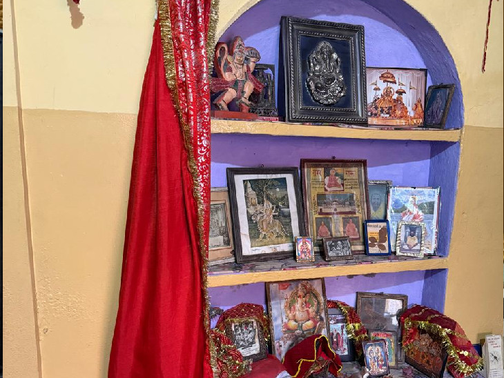 अलवर में स्वामी विवेकानंद के कमरे में बना मंदिर। इसमें आज भी पूजा की जाती है।