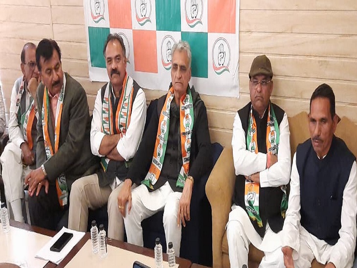 उदयपुर में पीसी के दौरान कांग्रेस के स्थानीय नेता भी मौजूद रहे।