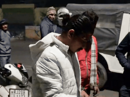 बजरंग दल कार्यकर्ताओं ने इसे हिंदू भावनाओं को ठेस पहुंचाने वाली घटना बताया।