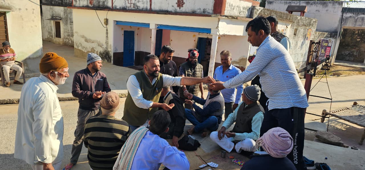 पीले चॉवल बाँट कर न्यौता दिया