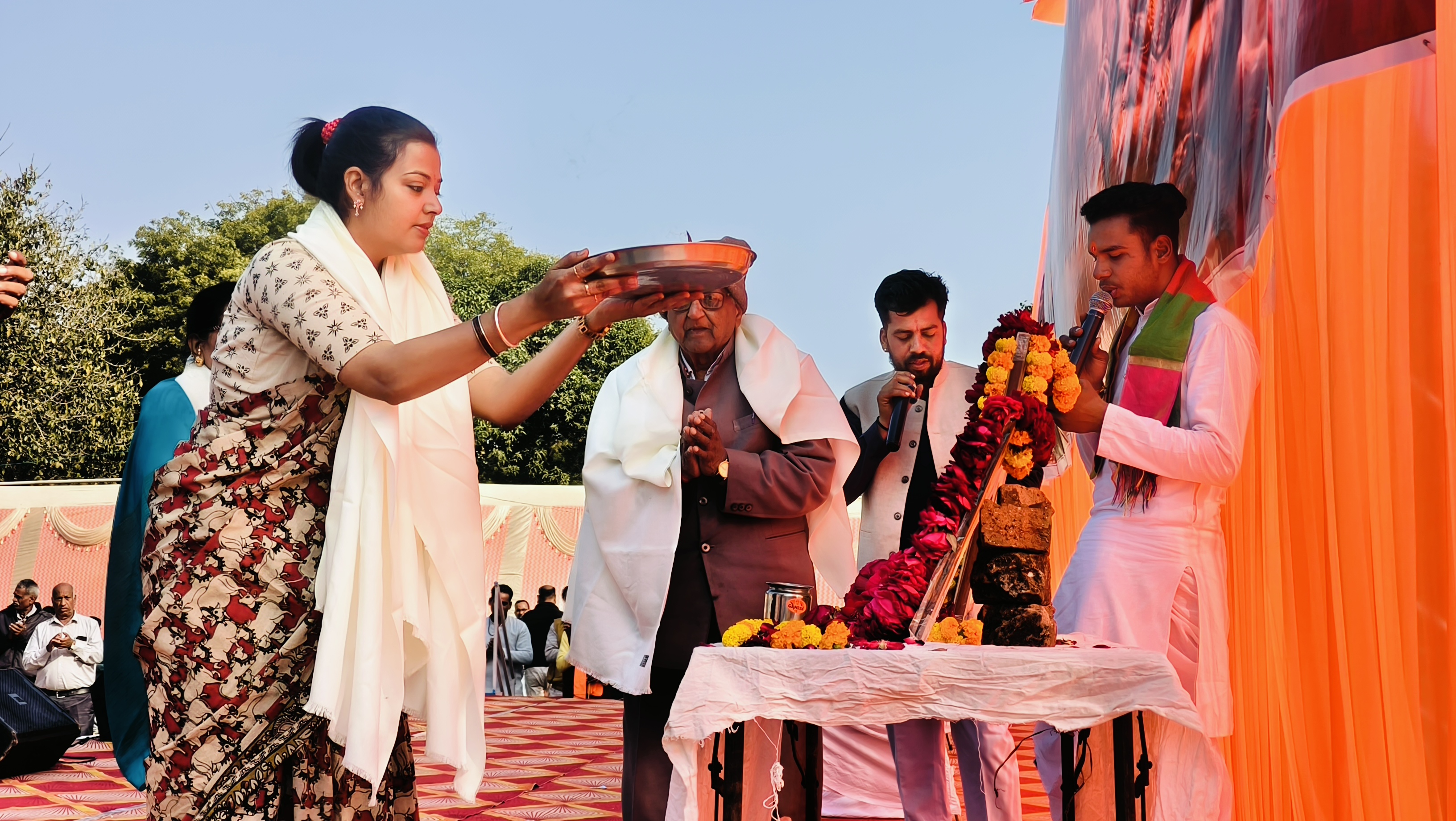 भारत माता की आरती के साथ कार्यक्रम का समापन हुआ।