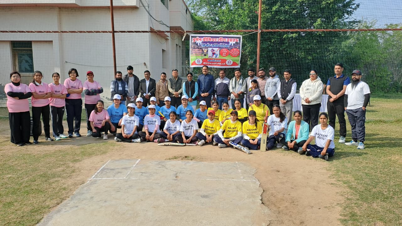 प्रतियोगिता के दौरान मौजूद सभी टीमों के खिलाड़ी।