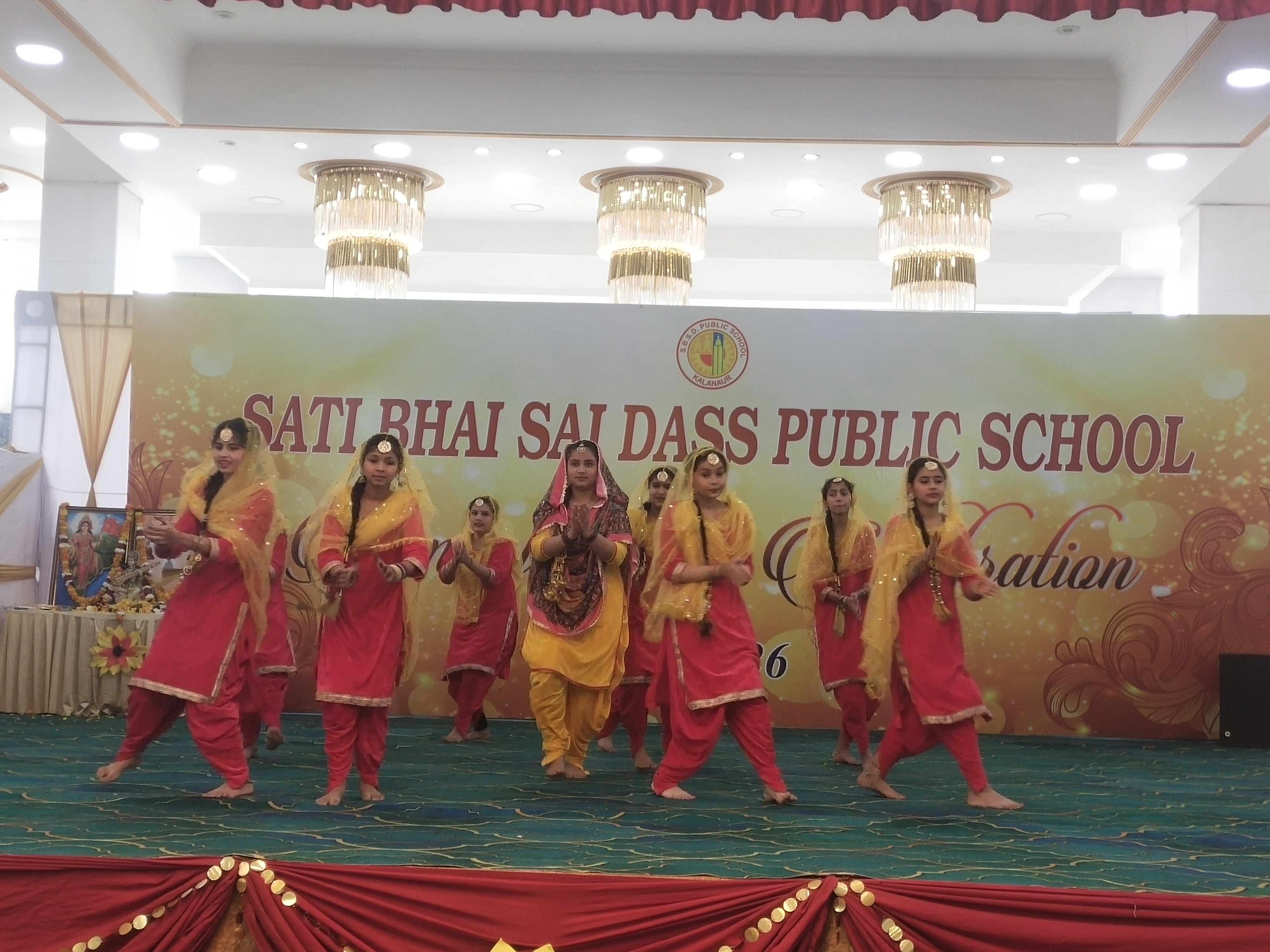 कलानौर में सति भाई सांई दास स्कूल का वार्षिक उत्सव:  विद्यार्थियों ने सांस्कृतिक प्रस्तुतियां दीं; महंत रामसुखदास बोले- शिक्षा के साथ खेल जरूरी – Kalanaur News
