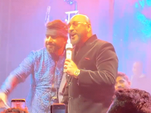 मशहूर सिंगर बी प्राक और सागर भाटिया ने म्यूजिकल नाइट में अपने हिट गाने गए।