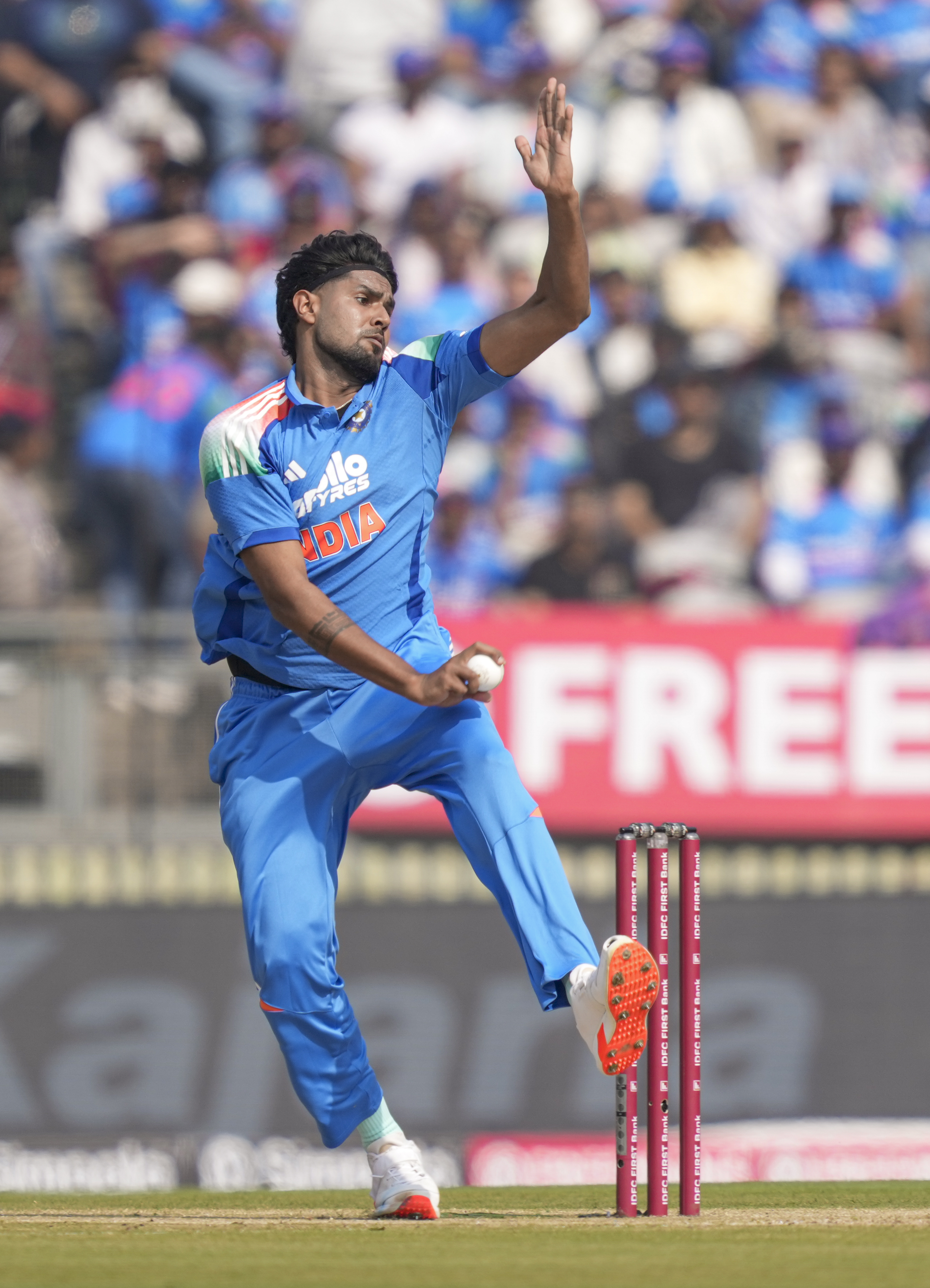 हर्षित राणा ने अपने पहले ओवर में एक रन दिए।