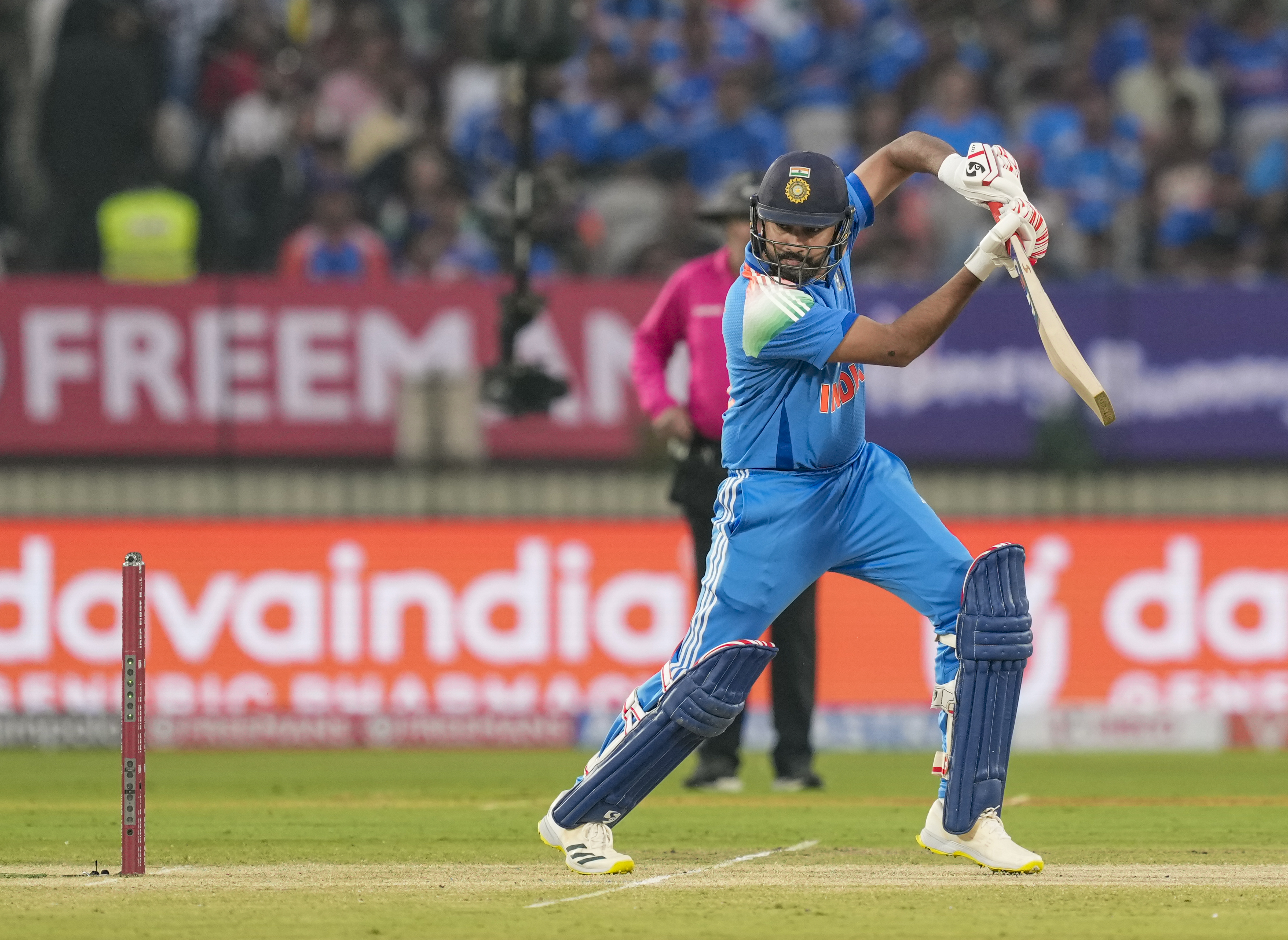 रोहित शर्मा ने न्यूजीलेंड के खिलाफ 2 छक्के लगाए।