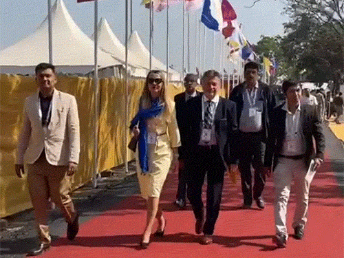 समिट में 5,000 से ज्यादा कारोबारियों के शामिल होने की उम्मीद है।