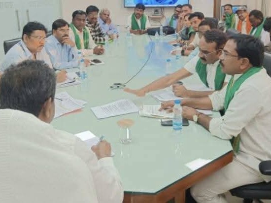 SECL land displaced people's grand conference in Korba tomorrow | SECL भूविस्थापितों का महासम्मेलन कल कोरबा में: मध्य प्रदेश, छत्तीसगढ़ के 12 क्षेत्रों के प्रतिनिधि होंगे शामिल, रोजगार और मुआवजा समेत मुद्दों पर होगी चर्चा - Korba News 1 b1639741 1649 4230 8ebf 038dd20aa5f2 1768145621468