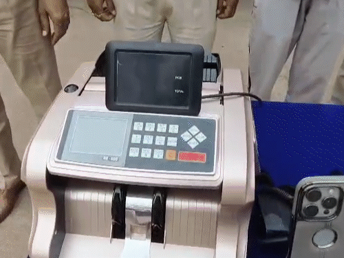 76 investors were duped in the name of doubling their money. | भारतीय रुपए को डॉलर में बदलने 3 करोड़ की ठगी: फाइनेंस ऑफिस खोला, लोगों को फायदे बताकर पैसे लिए; मुनाफा घटा तो ताला लगाकर भागा - Chhattisgarh News 1 comp 141 2 1768102662