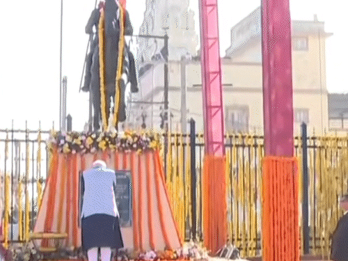 सोमनाथ मंदिर की रक्षा में अपने प्राणों की आहुति देने वाले वीर हमीरजी गोहिल को पीएम मोदी ने नमन किया।