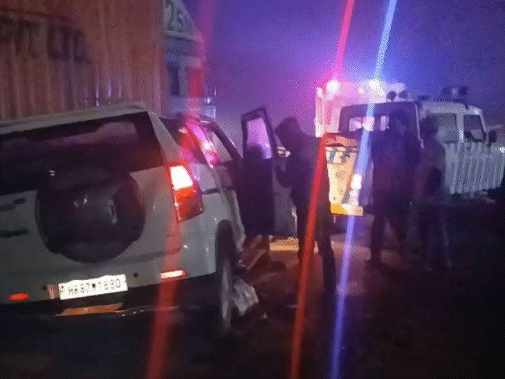 क्रेटा और स्कॉर्पियो के परखच्चे उड़ गए।