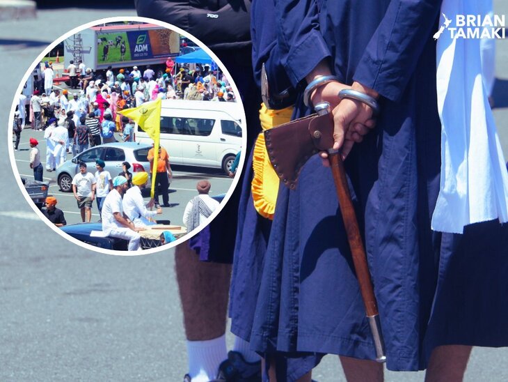 फोटो जारी कर लिखा-देखें कैसे हथियारों के साथ सड़कों पर उतर रहे भारतीय लोग।