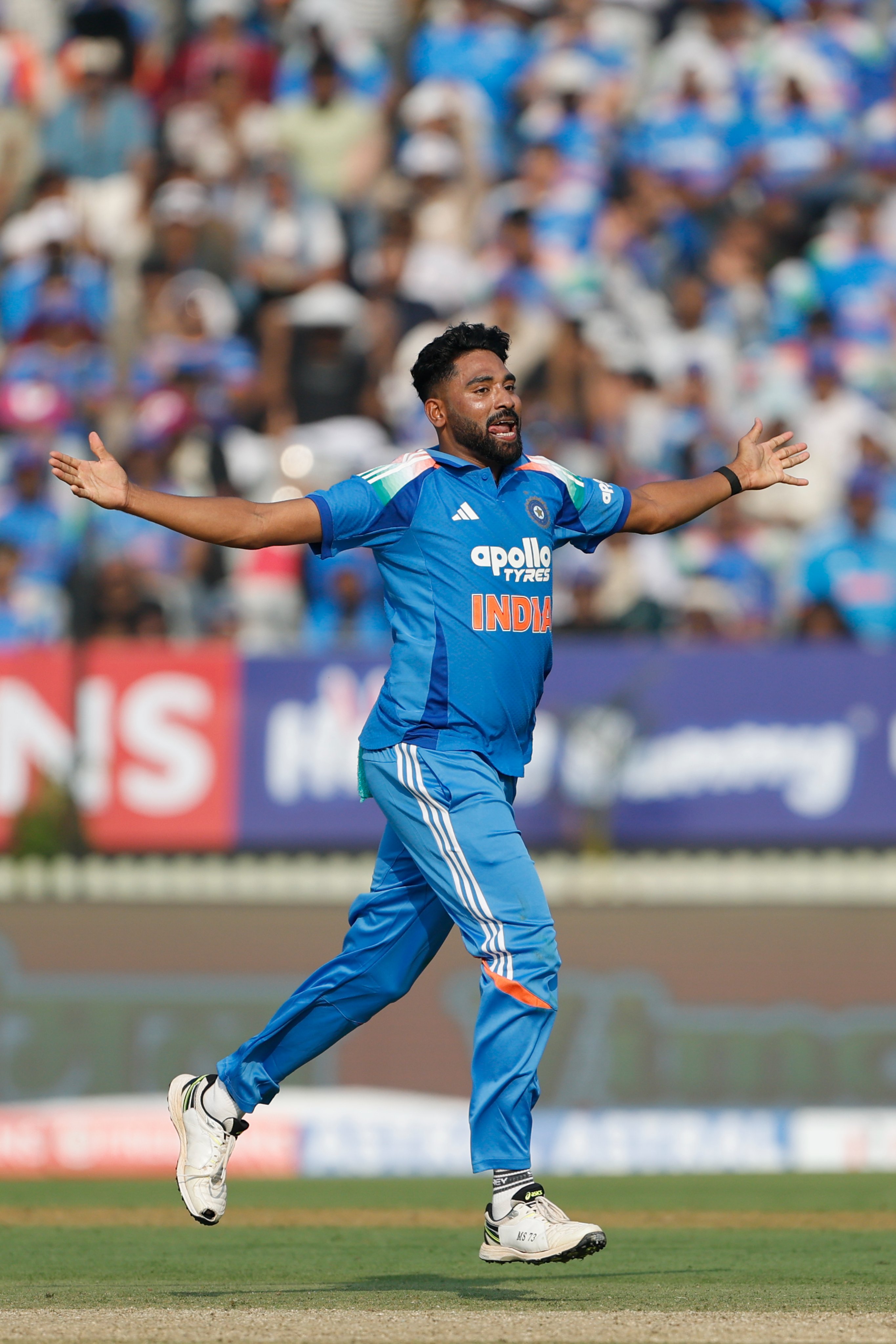 सिराज को मैच में पहला विकेट मिला। (फोटो- BCCI)