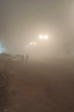 रविवार सुबह गोरखपुर में घना कोहरा छाया रहा। विजिबिलिटी करीब 10 मीटर रही।