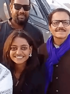 मोनालिसा के साथ अभिनेता अभिषेक त्रिपाठी और नागेश मिश्र भी मौजूद रहे।