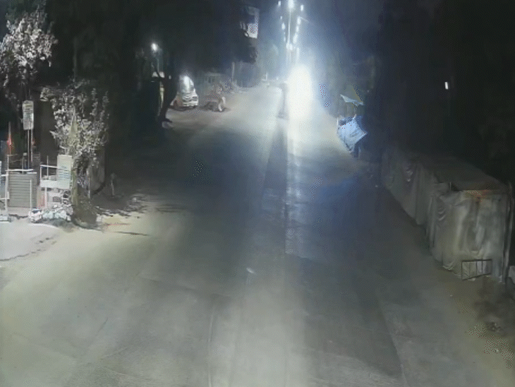 घटना देर रात की होने से दुकान बंद थी, जिससे किसी तरह की जनहानि नहीं हुई।