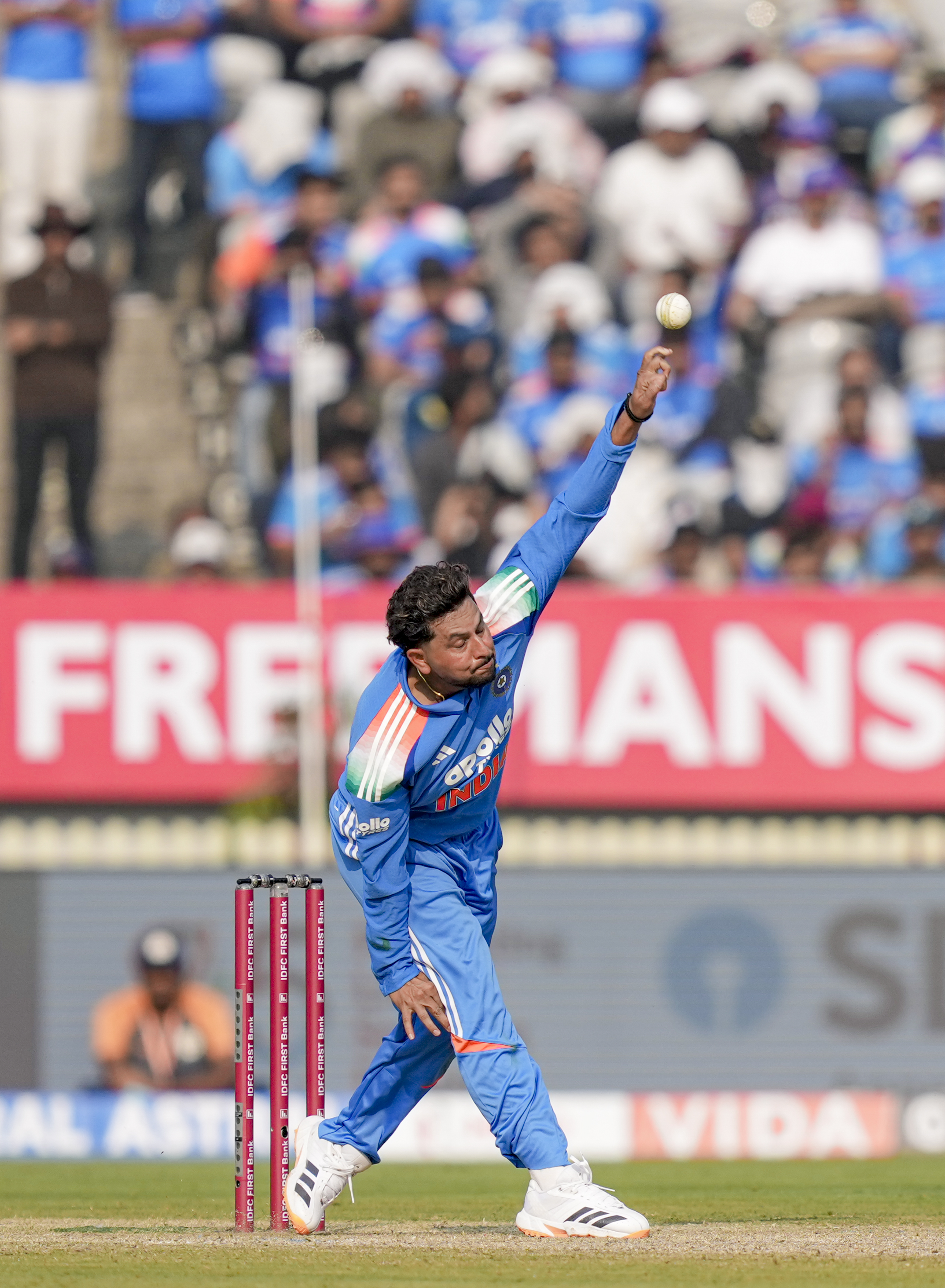 कुलदीप यादव ने फील्डिंग में कैच छोड़ने के बाद गेंदबाजी में 2 विकेट लिए।