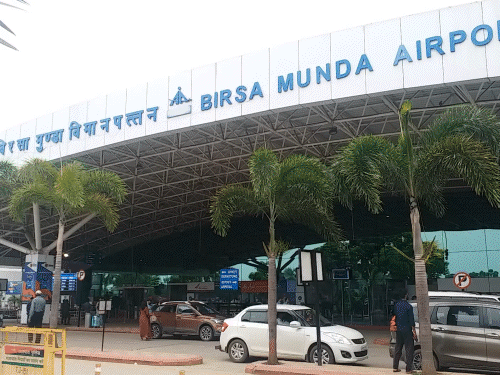 बिरसा मुंडा एयरपोर्ट रांची में शनिवार को 11 फ्लाइट्स देर से उड़ान भरी।