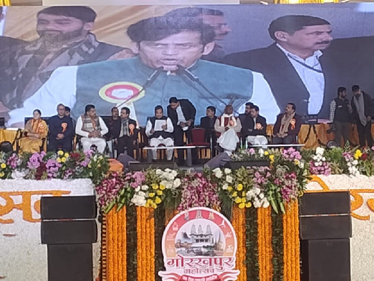 मंच से रवि किशन ने विपक्ष पर साधा निशाना