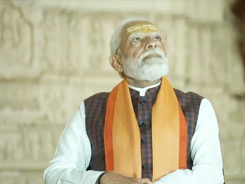 सोमनाथ मंदिर में 3 हजार ड्रोन से सोमनाथ गाथा प्रस्तुत की गई। तस्वीर 10 जनवरी (शनिवार) के कार्यक्रम की है।