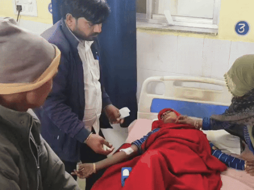 अस्पताल में उपचाररत नाबालिग।