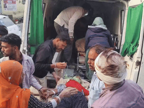 सभी घायलों को पहले सावर लेकर गए और बाद में उनको केकड़ी रेफर कर दिया।