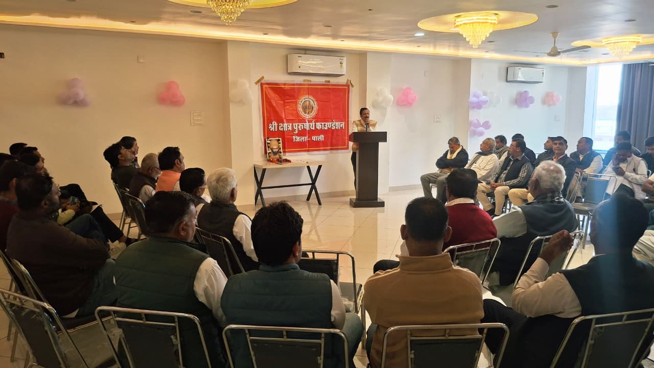 श्री क्षात्र पुरुषार्थ फाउंडेशन का आठवां स्थापना दिवस पर आयोजित सेमिनार को संबोधित करते हुए वक्ता।