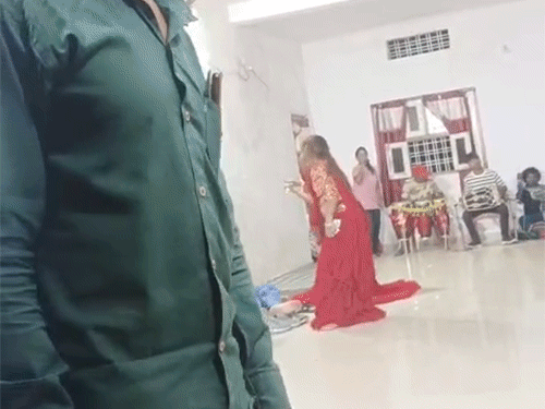 रामानुजनगर ब्लॉक के कुमेली में वन विभाग का रेस्ट हाउस है।