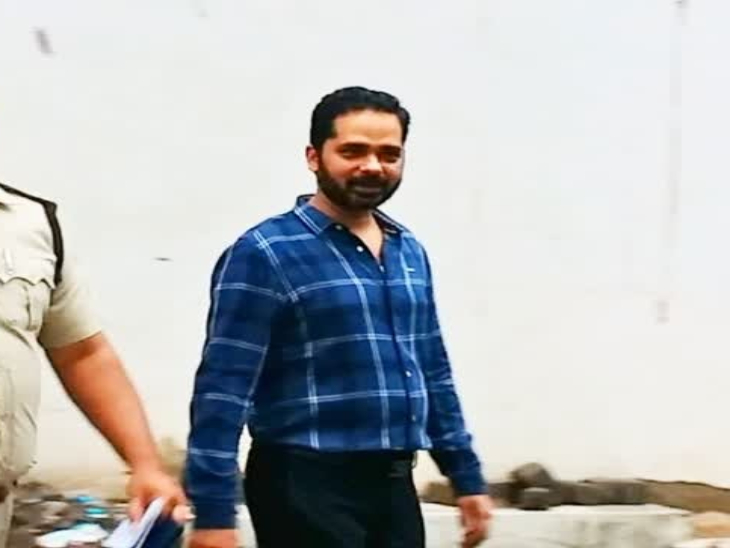 कोयला घोटाले के आरोपी कारोबारी निखिल चंद्राकर की संपत्ति अटैच की गई है।