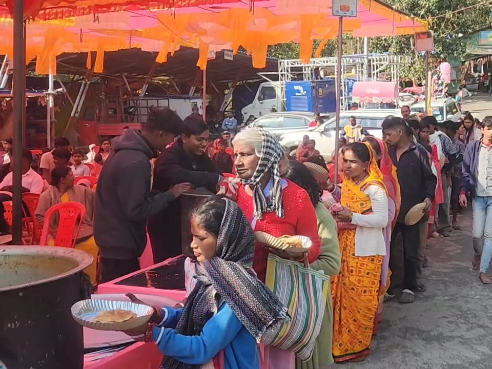 गुमला के आंजनधाम में उमड़ा भक्तों का जनसैलाब:  ‘एक शाम आंजनधाम महोत्सव’ में सांसद सहित हजारों श्रद्धालु हुए शामिल – Gumla News