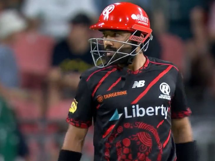 મોહમ્મદ રિઝવાને 7 મેચ પછી બિગ બેશ લીગમાં પ્રથમ છગ્ગો ફટકાર્યો.