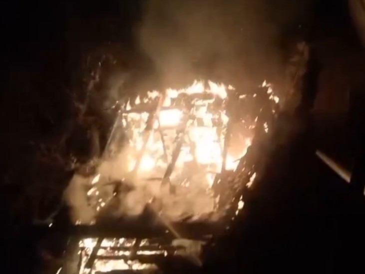 आग लगने की फोटो ।