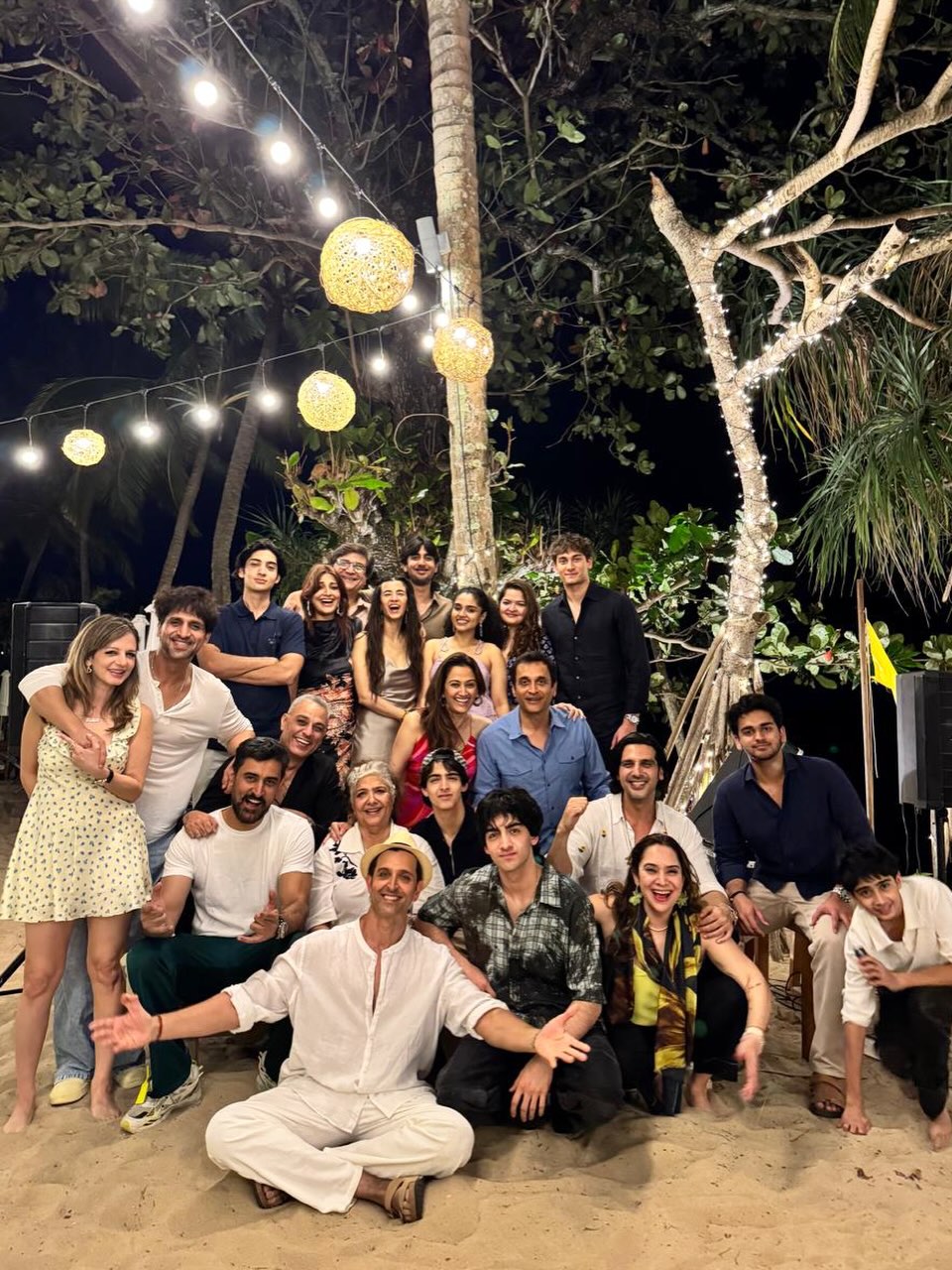 હૃતિકની એક્સ-વાઇફ તેના બોયફ્રેન્ડ સાથે હાજર રહી.