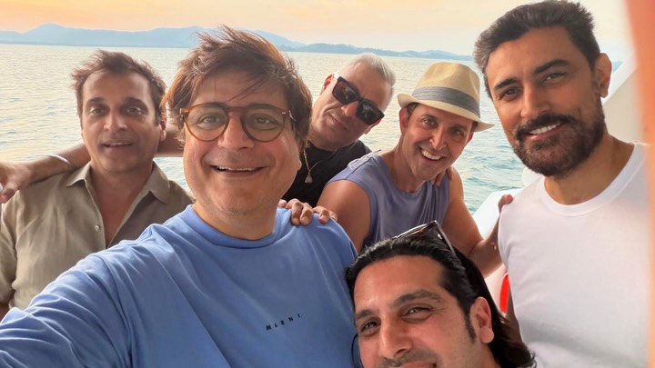 હૃતિકનો પૂર્વ સાળો અને અંગત મિત્રો પણ હાજર રહ્યા.