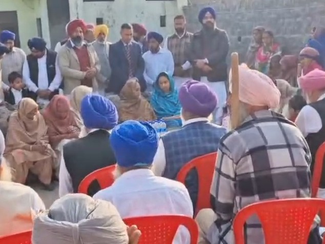 सांसद हरसिमरत कौर बादल ने लोगों की सुनी समस्याएं।