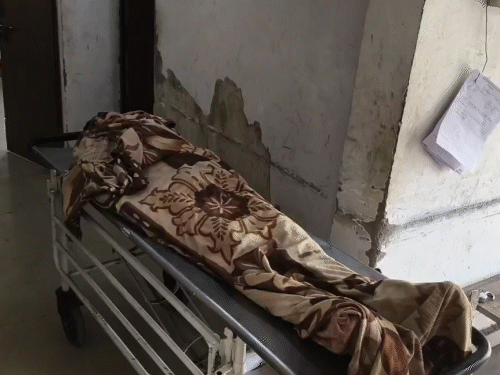 घरवालों ने युवक को लेकर कटघोरा सरकारी अस्पताल लेकर पहुंचे।