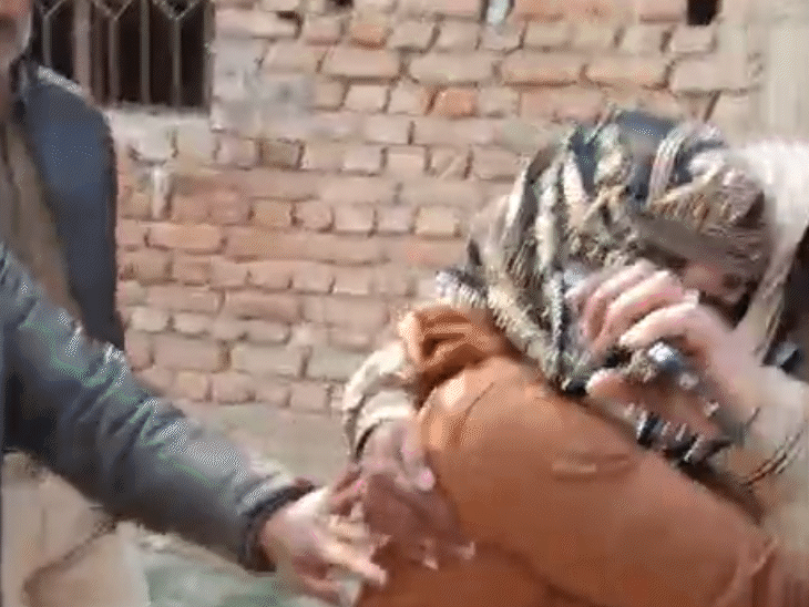 सोमवारी पूर्णिया जीएमसीएच येथे सामूहिक बलात्कार पीडित ऑर्केस्ट्रा डान्सरची वैद्यकीय तपासणी करण्यात आली.