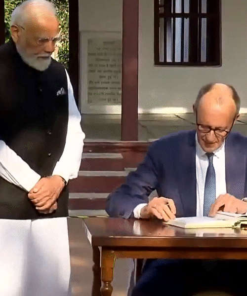 मर्ज ने साबरमती आश्रम की गेस्ट बुक में संदेश लिखा।