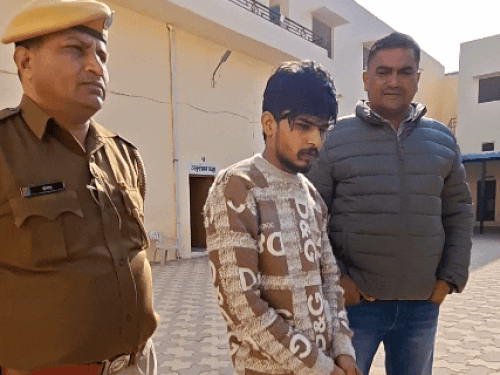 आरोपी साहिल सीकर के मोहल्ला नायकान का रहने वाला है,जिससे अब पुलिस पूछताछ कर रही है।