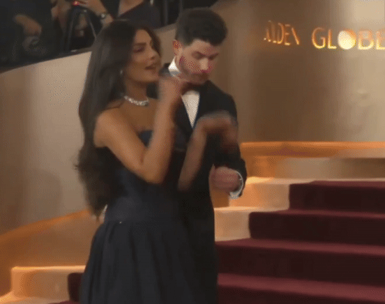 इंटरनेशनल आइकन बन चुकीं प्रियंका चोपड़ा गोल्डन ग्लोब के रेड कार्पेट पर पति निक जोनस के साथ पहुंची थीं।