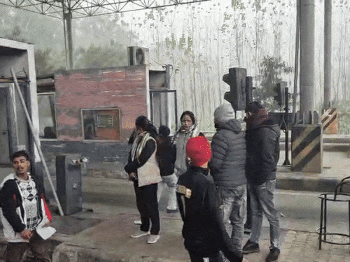 लुधियाना के लाडोवाल टोल प्लाजा को फ्री कराते कौमी इंसाफ मोर्चा के कार्यकर्ता।